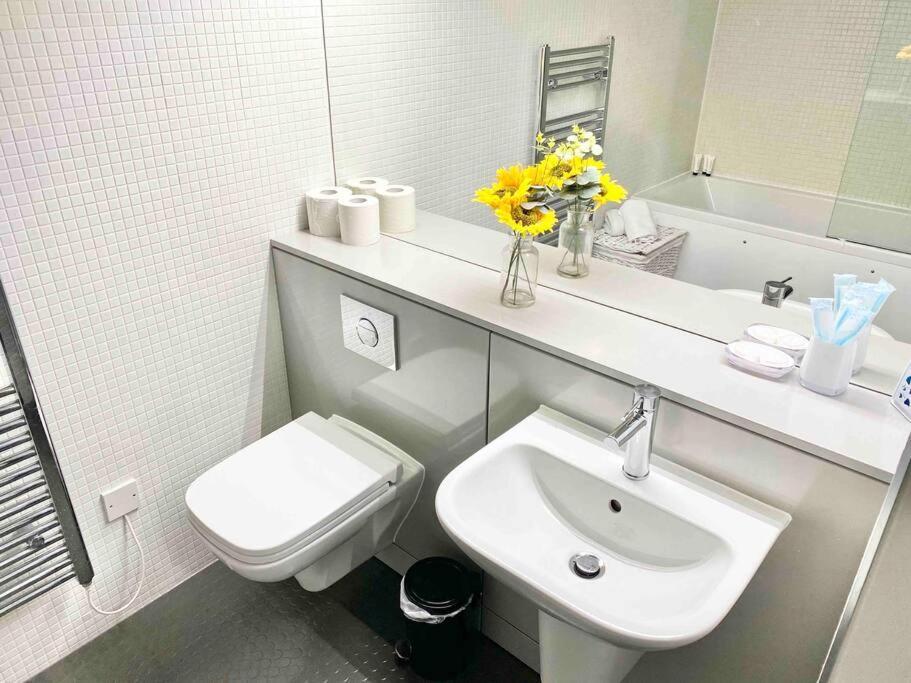 Large Townhouse 5 Beds With Two Parking Spaces - Manchester City Centre Luaran gambar