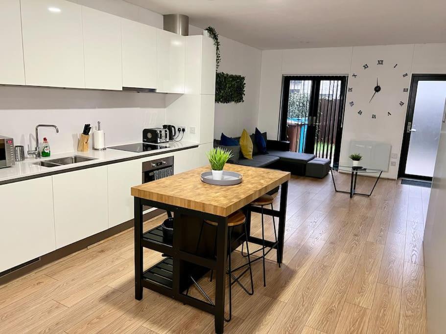 Large Townhouse 5 Beds With Two Parking Spaces - Manchester City Centre Luaran gambar
