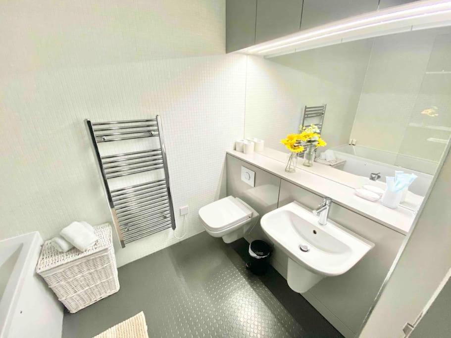 Large Townhouse 5 Beds With Two Parking Spaces - Manchester City Centre Luaran gambar